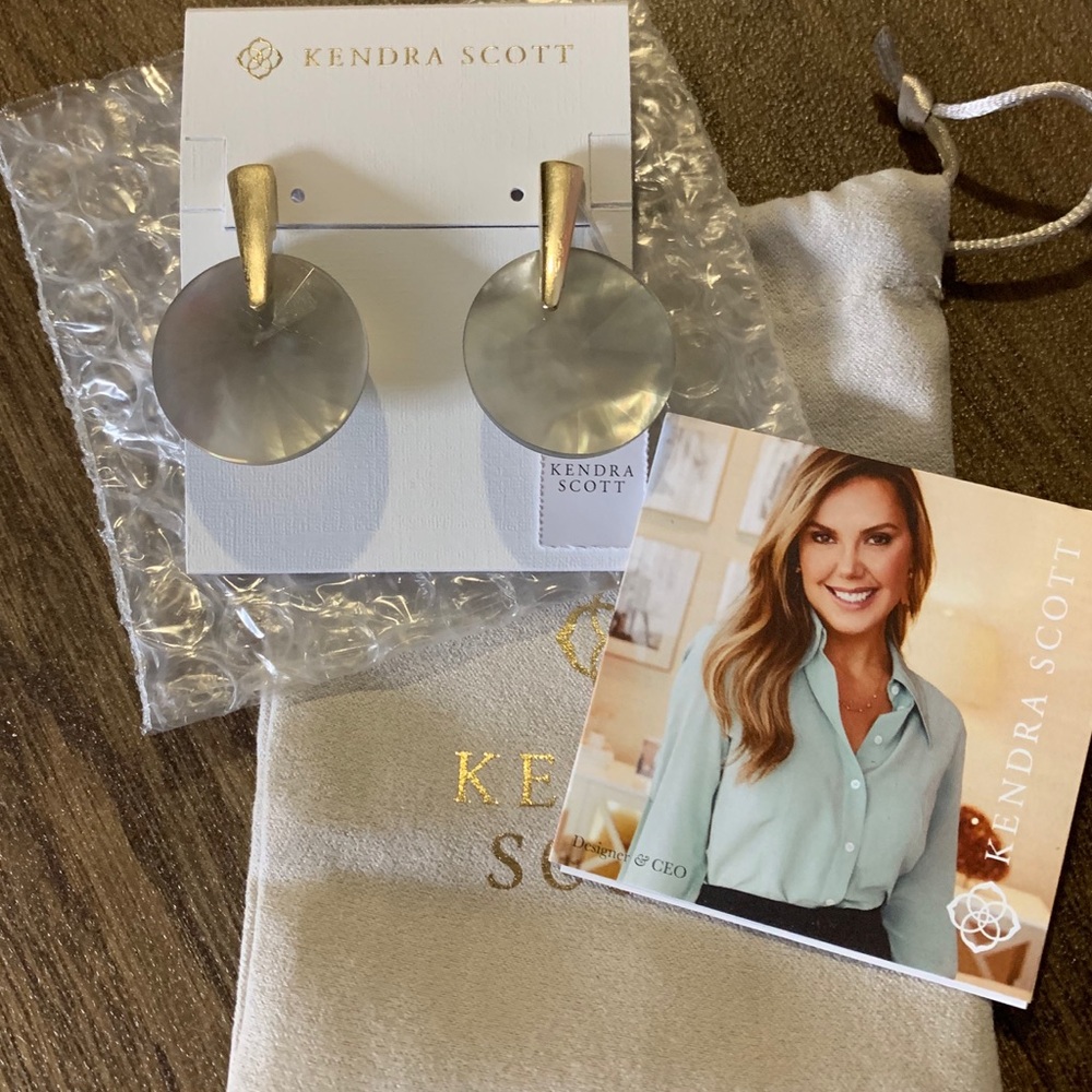 Jolie Gold Drop Earrings In Gray Illusion